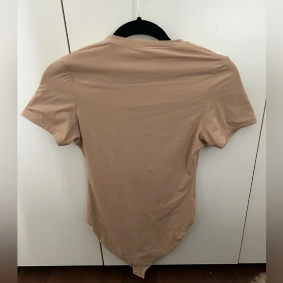 SKIMS Fits Everybody T-Shirt Bodysuit - Picture 6 of 8